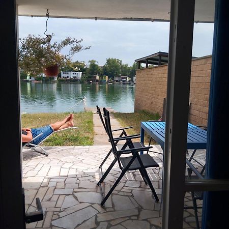 Chata Pri Jazere - Slnecne Jazera Senec Esterno foto